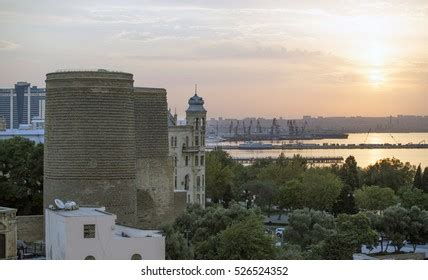 Baku Maiden Tower Stock Photo 526524352 | Shutterstock