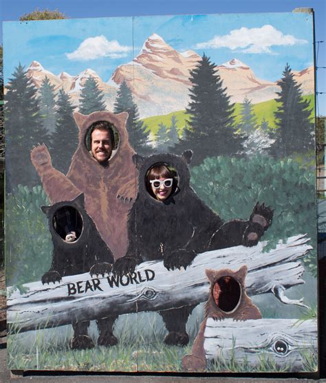 Visiting Yellowstone Bear World- Feeding the baby bears, Tips + Vlog