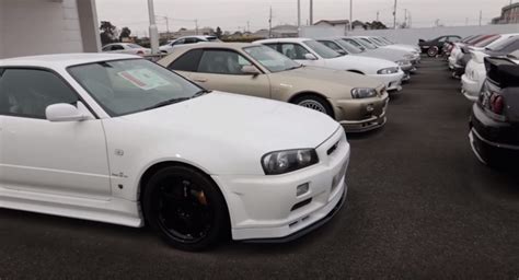 This Japanese Lot Is What A Nissan Skyline GT-R Paradise Must Look Like ...