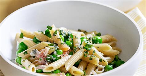 Best Pea and Pancetta Pasta Recipe - The Yellow Table