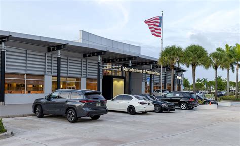 En Mercedes-Benz of Pembroke Pines Hablamos Español - Pembroke Pines, FL