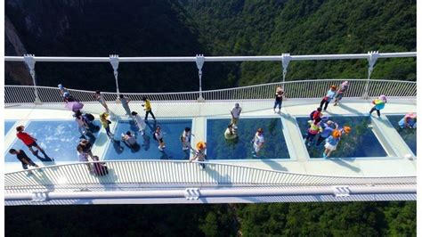 China's Zhangjiajie glass bridge closes after two weeks - BBC News