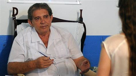 John of God: Brazil 'faith healer' considered fugitive - BBC News