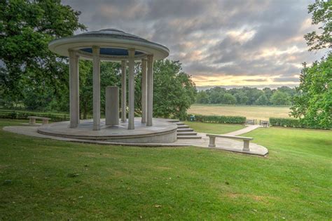 Visiting Runnymede near Windsor | englandrover.com