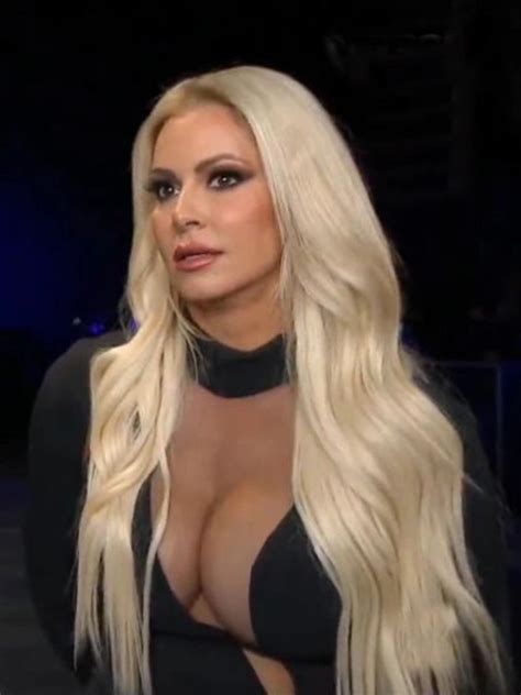 WWE star Maryse Mizanin suffers live wardrobe malfunction – AUNEWZ ...