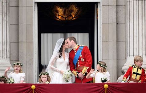 Royal wedding balcony kiss: William and Kate at Buckingham Palace