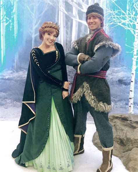 Queen Anna and Kristoff | Disney cosplay, Frozen cosplay, Couple cosplay