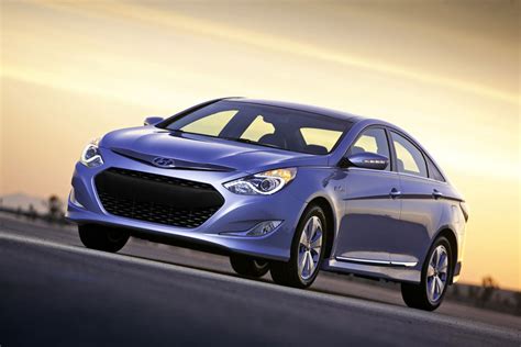 2012 Hyundai Sonata Hybrid Review, Specs, Pictures, Price & MPG