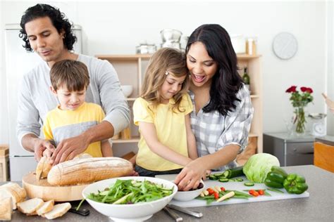 8 Habits Of Extraordinarily Healthy Families | HuffPost Life