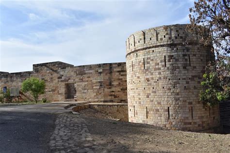 Field trip to Garhwa Fort by Dr. Sunil... - Allahabad Museum