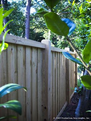 Wood Privacy Fence Pictures | Wooden Privacy Fencing Images