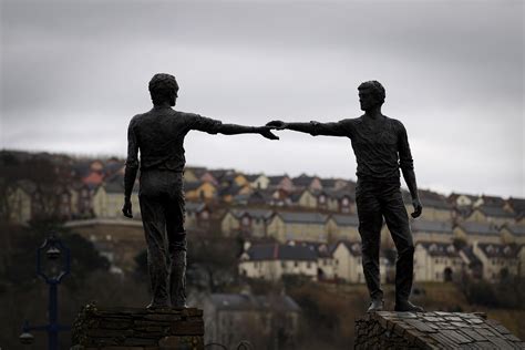 Hands Across the Divide | Derry (Londonderry), Northern Ireland ...