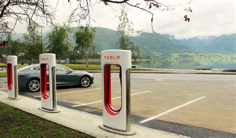 Τα σχέδια της Tesla Greece για superchargers στην Ελλάδα