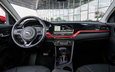 Kia Niro Touring Hybrid 2020 | SUV Drive