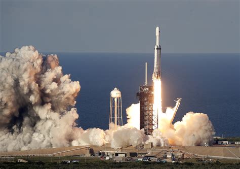 SpaceX launches mega rocket, lands all 3 boosters | Inquirer Technology