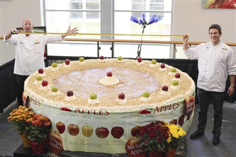 MEGHAN SAVAGE: World's Largest Apple Pie!