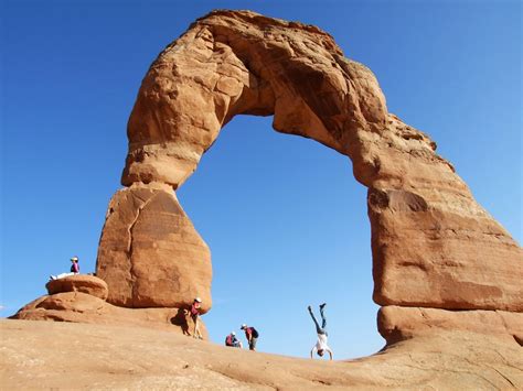 2 die, 1 injured in fall at Arches National Park in Utah