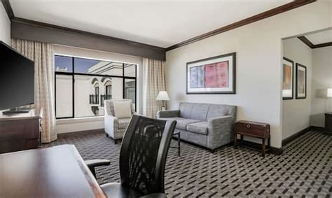 Hilton Phoenix Chandler, Arizona Hotels - Rooms and Suites