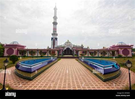 Beautiful and largest Mosque known as Guthia Mosque of Barisal in ...