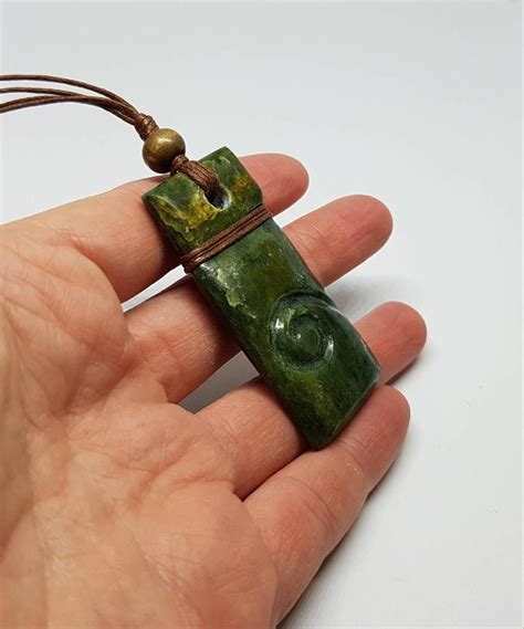 New Zealand Pounamu Greenstone Koru pendant. | Etsy | Stone work, Selling jewelry, Pendant