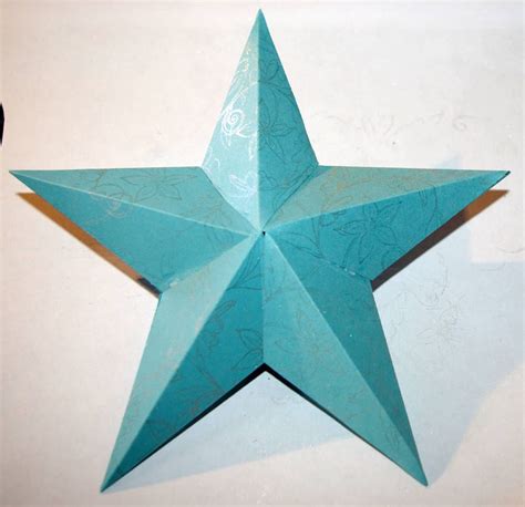 Easy-to-Make 3D Paper Star Ornament | Paper stars, 3d paper star, Star decorations