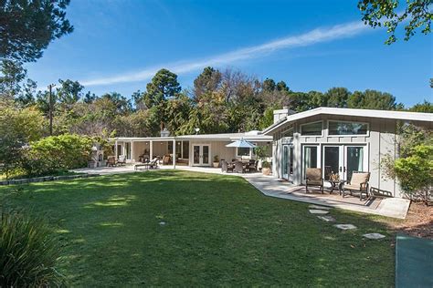 See Inside Garth Brooks and Trisha Yearwood's Malibu Beach House