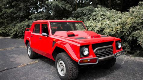 Lamborghini LM002 Price, Specs, Photos & Review