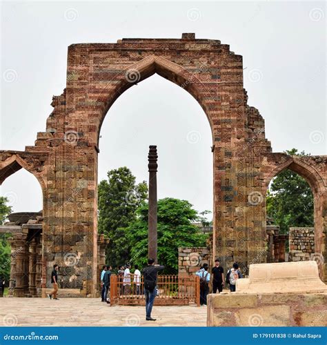 Inside The Qutub Minar Complex With Antic Ruins And Inner Square ...