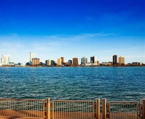 Detroit RiverWalk Guide: Riverfront Trail | My Michigan Beach and Michigan Travel