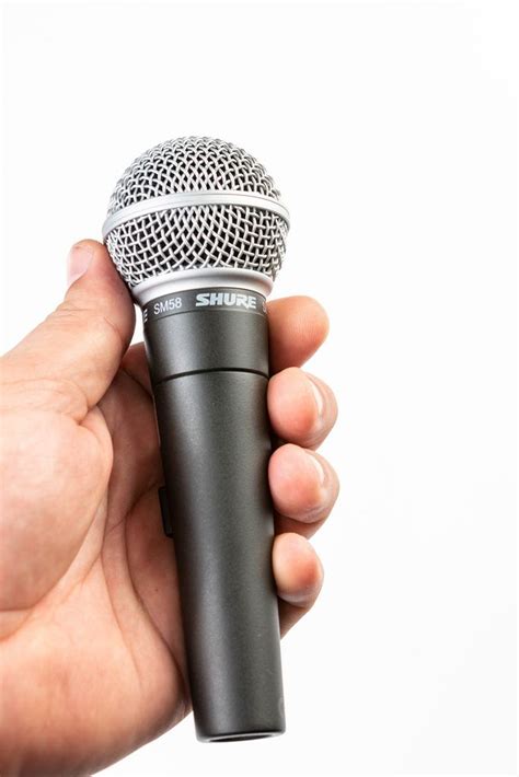 Hand holding Vocal Microphone - Creative Commons Bilder