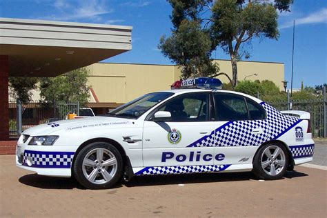 Australian Police Cars > Gallery > South Australia Police > Image: 0504-ms_vzss_02