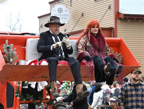 Wynonna Judd and Husband Cactus Moser Look Adorable During Tennessee Christmas Parade [Photos]