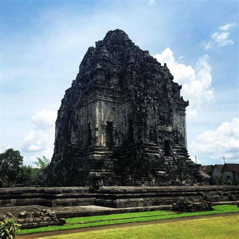 Candi Kalasan Jogja: Lokasi, Rute, Harga Tiket dan Tips