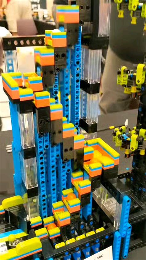 A Lego Rube Goldberg machine : r/oddlysatisfying