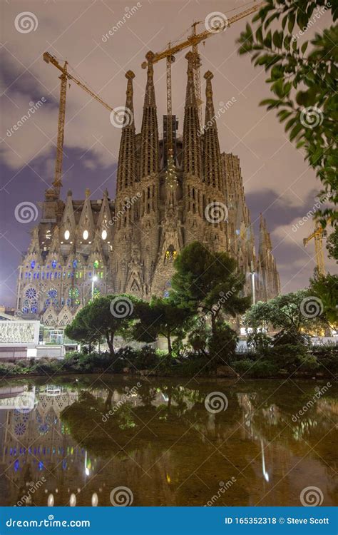 Tourist La Sagrada Familia at Night 2017 Editorial Stock Photo - Image ...