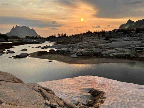 Complete Guide to Hiking the Enchantments: Permits, Trail Tips + More! - Ready, Set, PTO