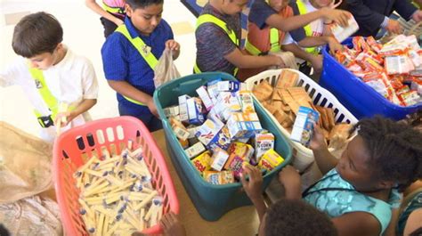 Students help Jacksonville mayor pack Blessings in a Backpack - Blessings in a Backpack