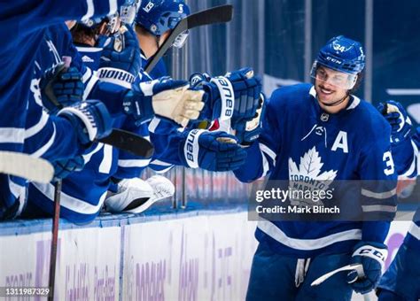 Auston Matthews Goal Photos and Premium High Res Pictures - Getty Images