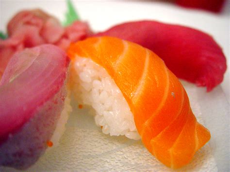 File:Salmon sushi cut.jpg - Wikipedia