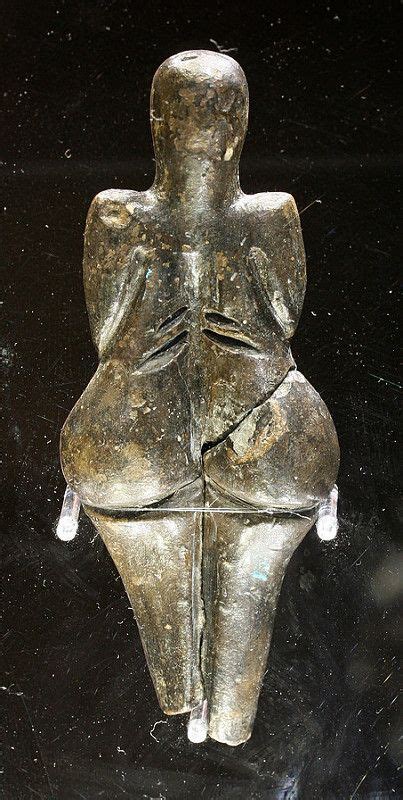 Woman from Dolni Vestonice. c.29,000- 25,000 BCE. rear view | Ancient statues, Ancient art ...