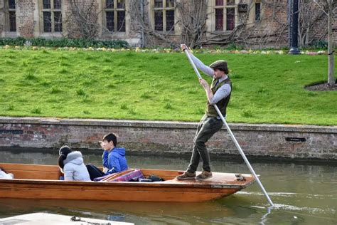 An Insider's Guide to Punting in Cambridge - Veggie Vagabonds