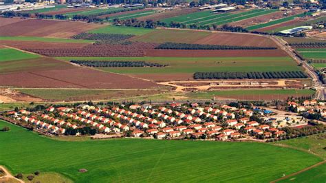 Israel-Hamas war: What is a kibbutz? – 104.5 WOKV