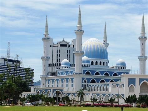 Blue Mosque Kuantan Blue Mosque, Taj Mahal, Visiting, Building, Places, Landmarks, Travel ...