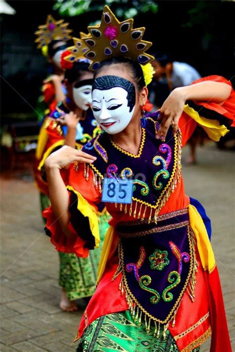 Betawi Mask Dance, from Jakarta | Mask dance, Event entertainment, Photo challenge