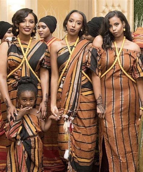 Pin de Nauvari Kashta Saree en Ebony Goddess | Gente de áfrica ...