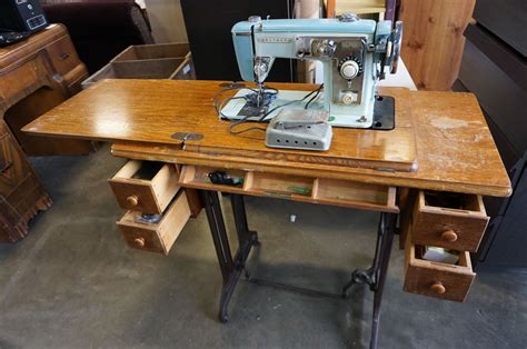 SINGER SEWING MACHINE TABLE WITH BROTHER SEWING MACHINE - Big Valley ...