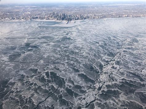 Frozen Lake Michigan : pics