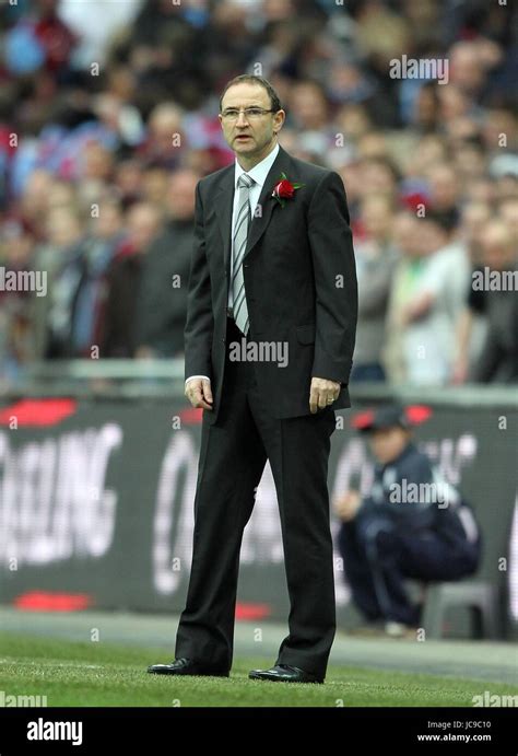 MARTIN O'NEILL ASTON VILLA FC MANAGER WEMBLEY STADIUM LONDON ENGLAND 28 ...