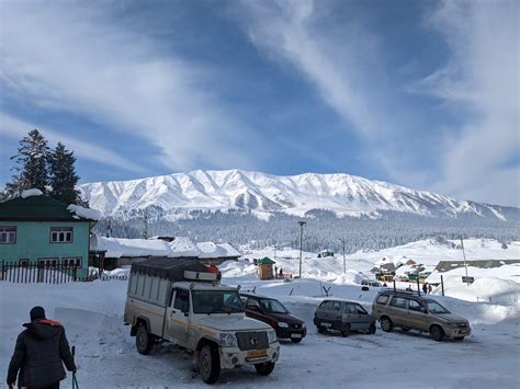 Exploring Gulmarg Ski Resort: A Winter Wonderland for Adventure Seekers - Snowkings