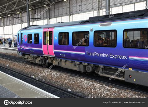 TransPennine Express train – Stock Editorial Photo © tupungato #165638190